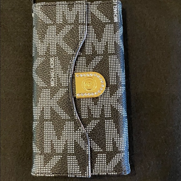 NWOT Michael Kors cell phone case black and gray signature coated canvas - Picture 1 of 7